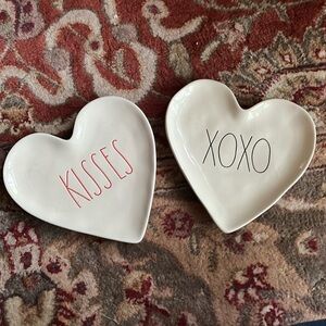 Valentines dishes hearts, Kisses a s XOXO Rae Dun